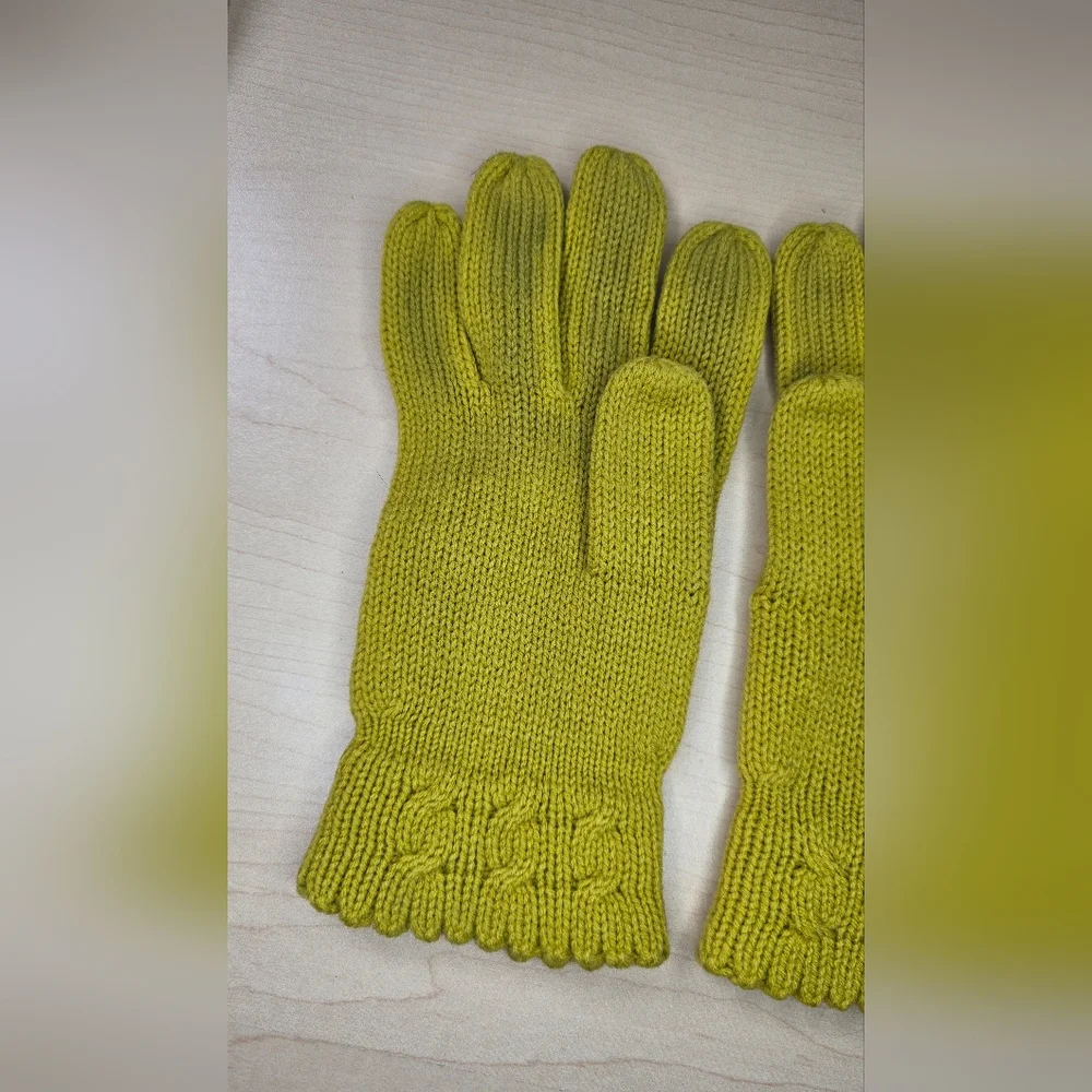 Vintage‎ Knit Floral Accent Gloves Mustard Yellow